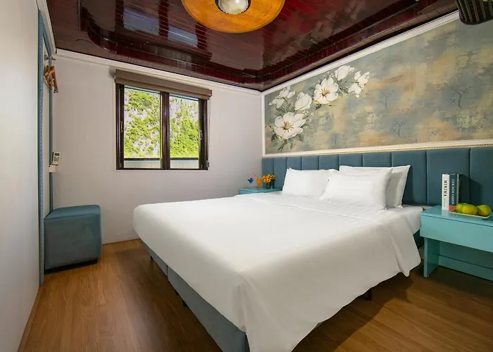 Halong Fantasea Cruise