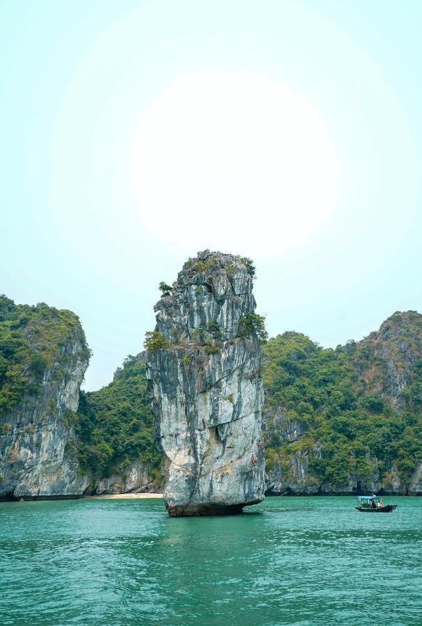 Halong Fantasea Cruise 