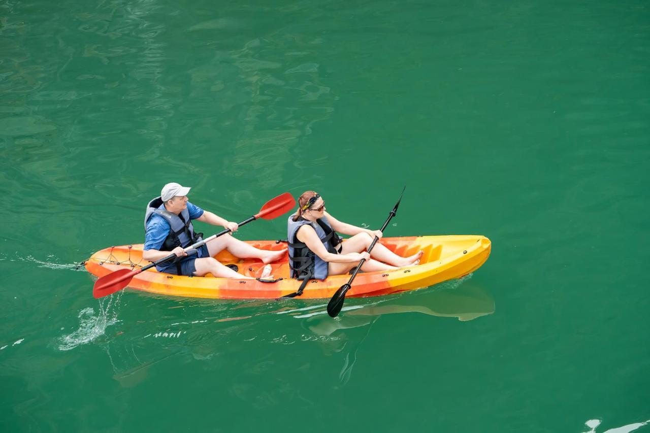 Halong Fantasea Cruise 
