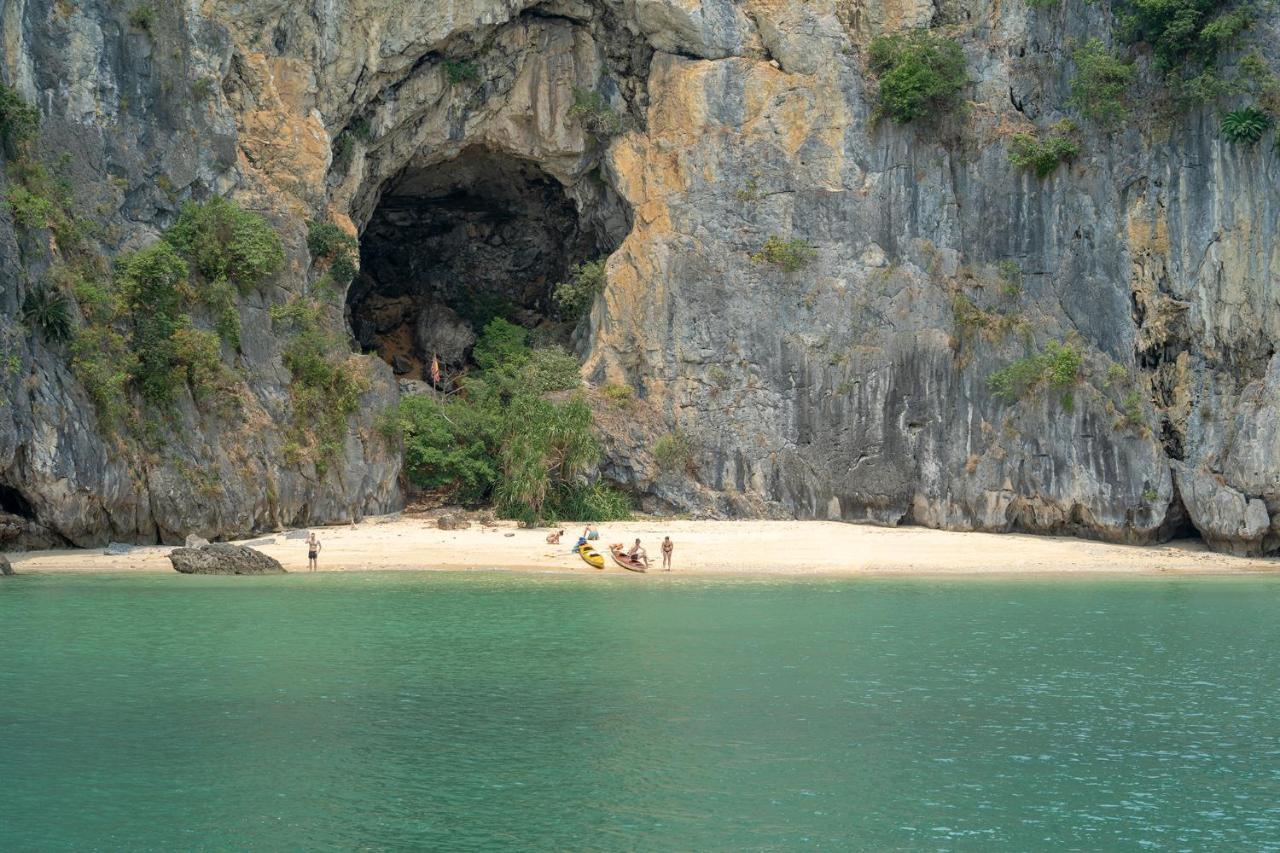  Halong Fantasea Cruise
