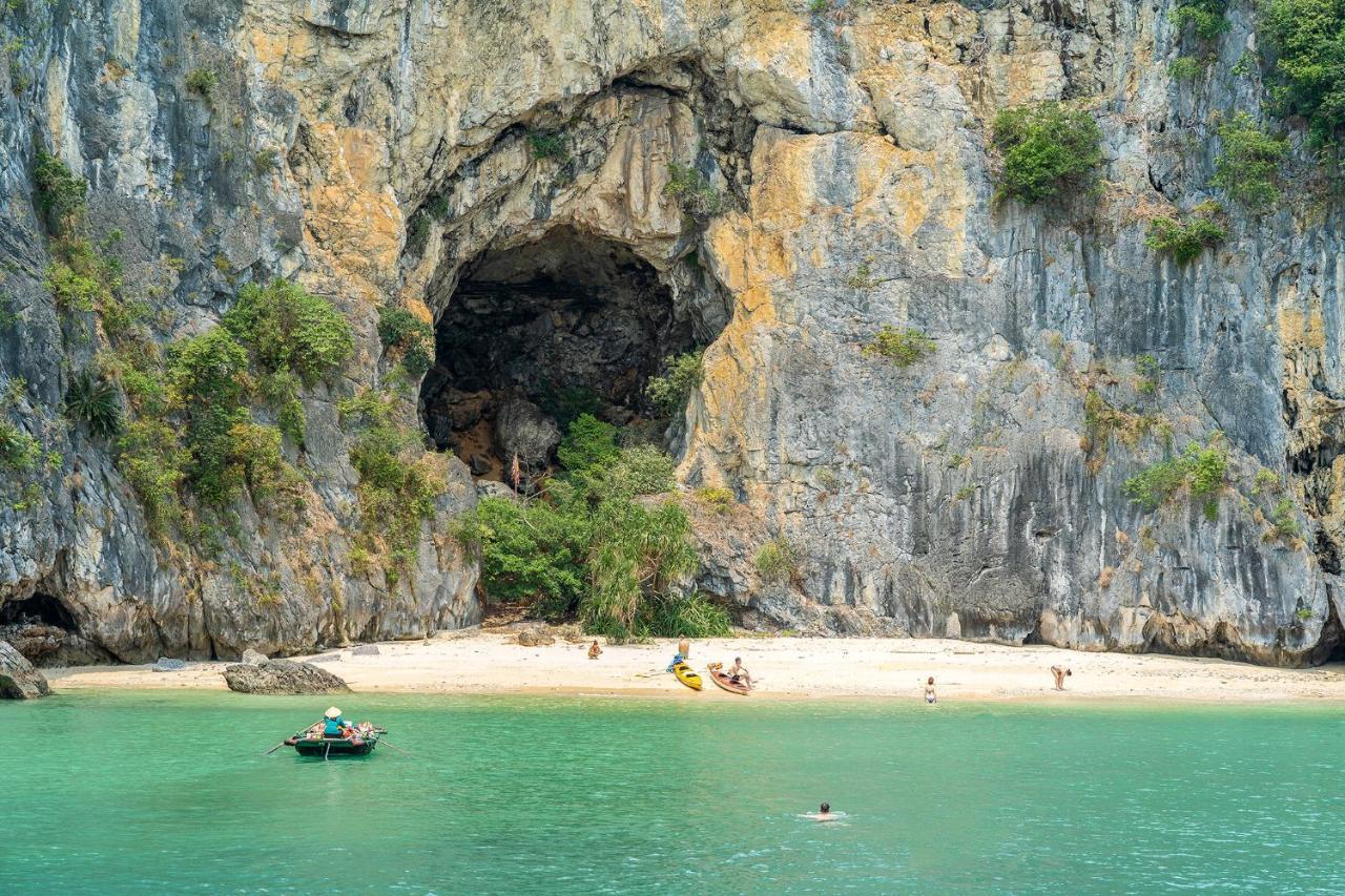 Halong Fantasea Cruise  Ha Long