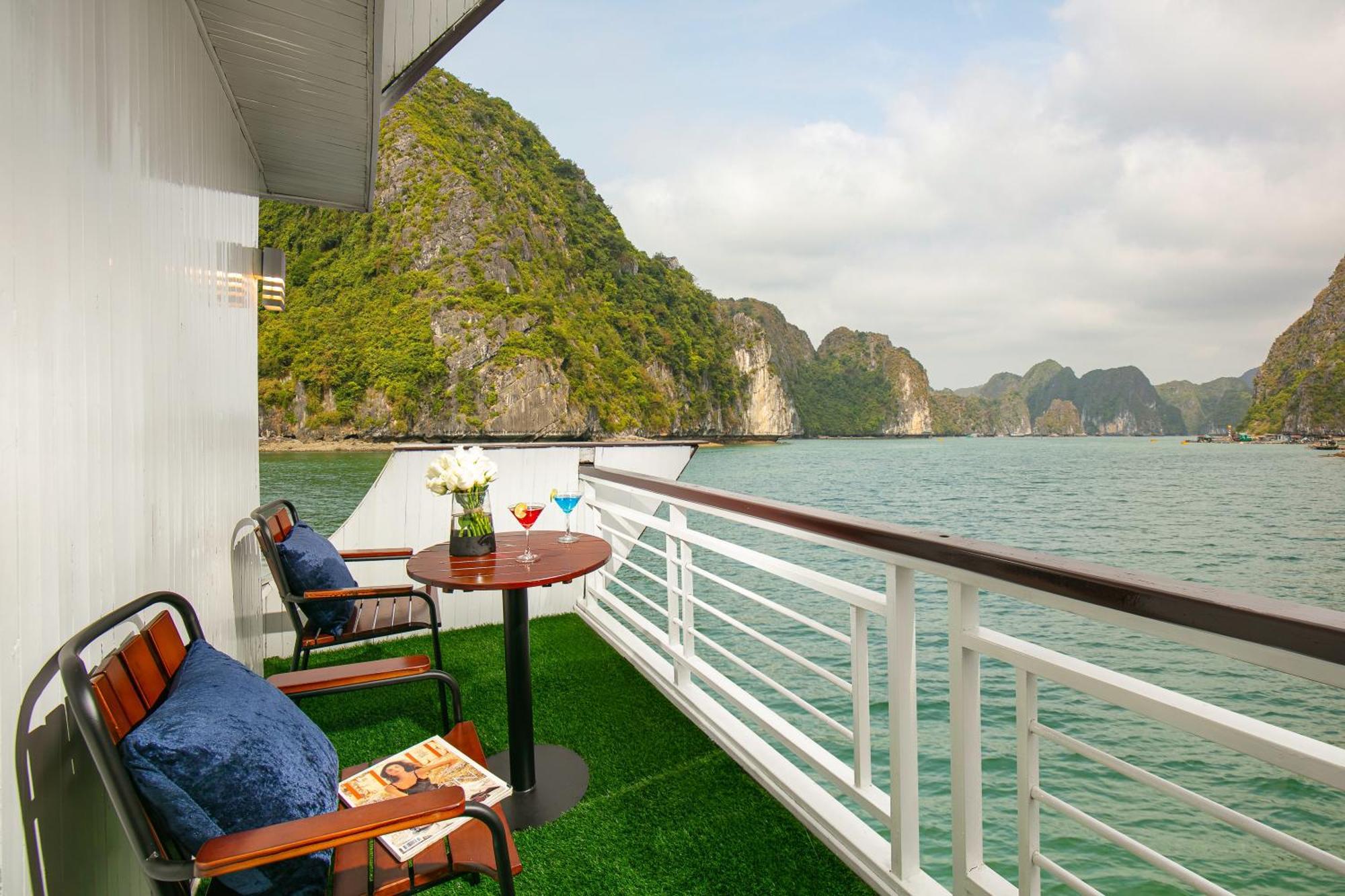 Halong Fantasea Cruise