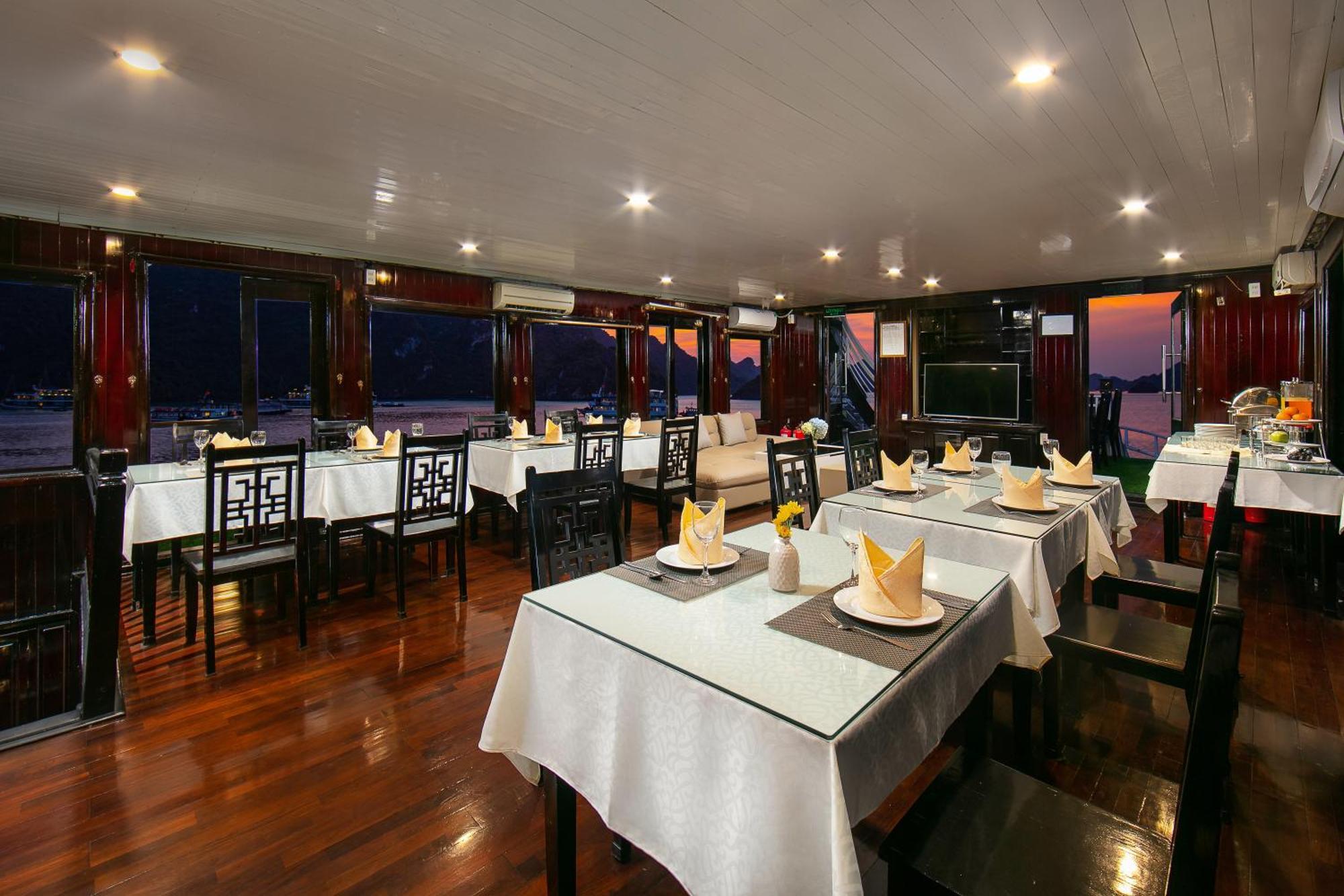  Halong Fantasea Cruise