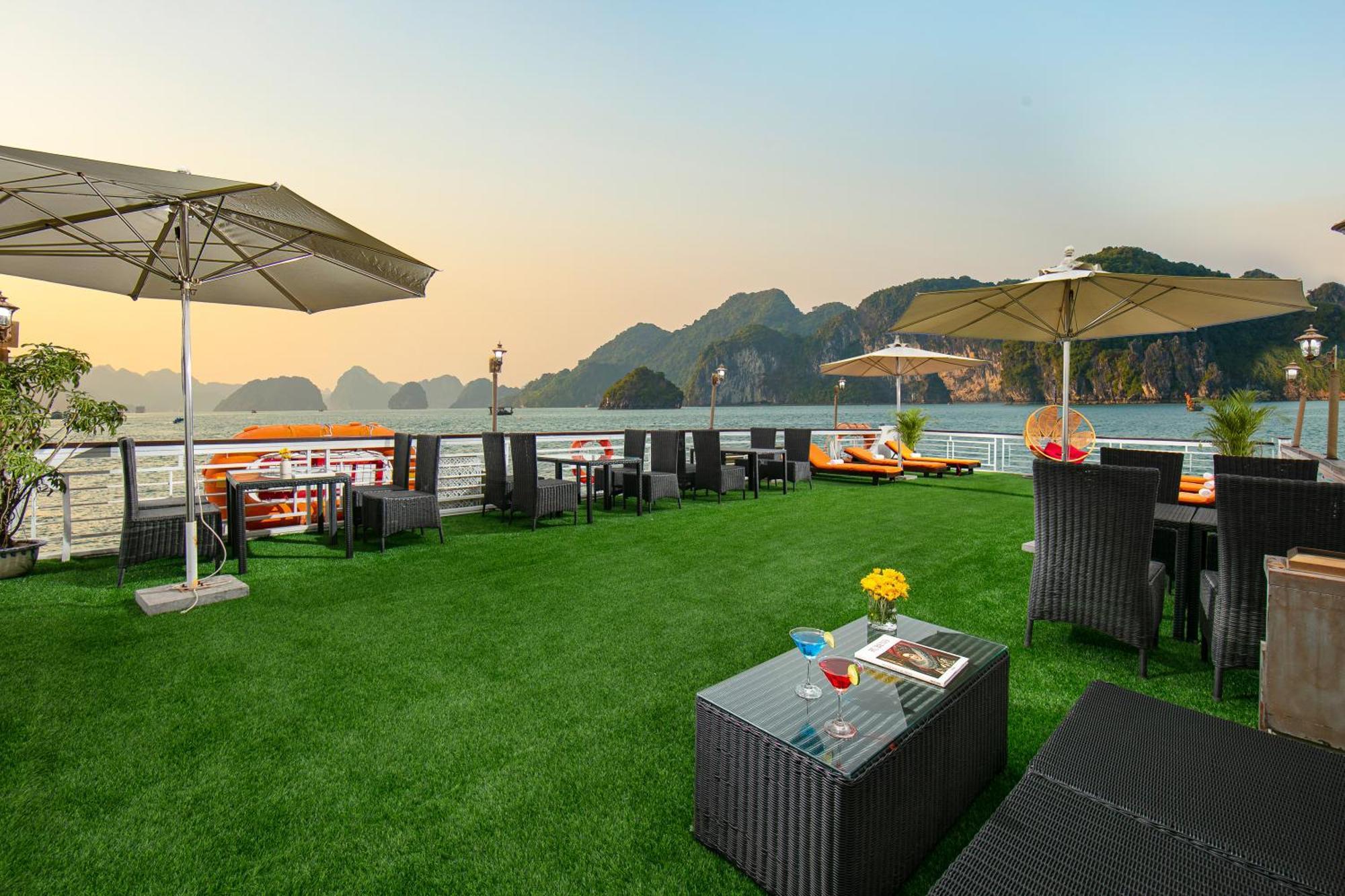 Halong Fantasea Cruise  Ha Long