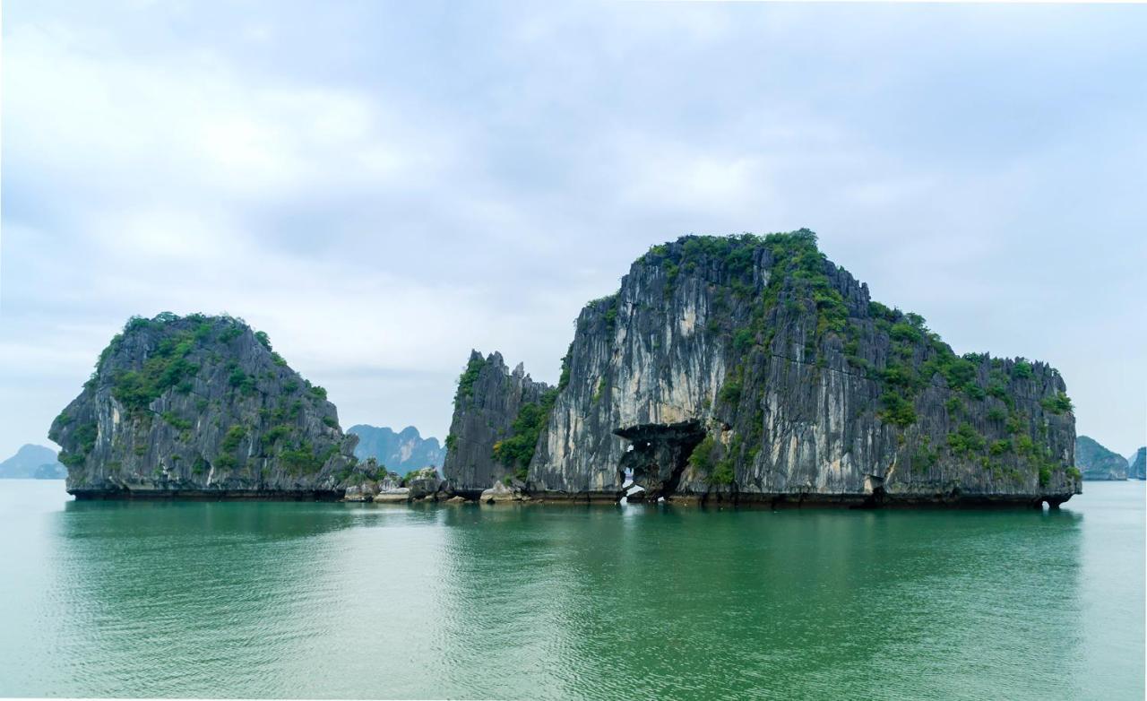  Halong Fantasea Cruise Ha Long